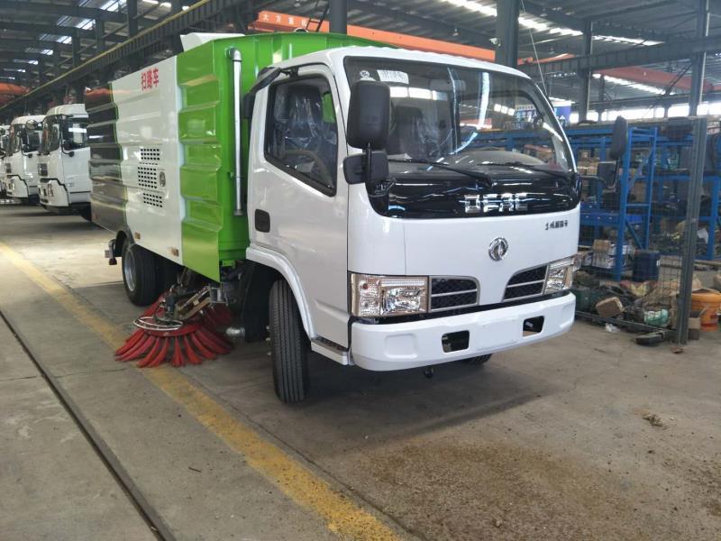 东风福瑞卡3300扫路车